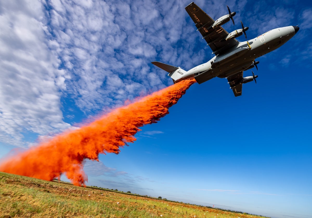 Un A400M en una de las pruebas que se han realizado en Nimes