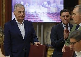 La Cumbre de la ONU enfrenta a Sanz con Muñoz en el Pleno de Sevilla: «Tonto es el que dice tonterías»