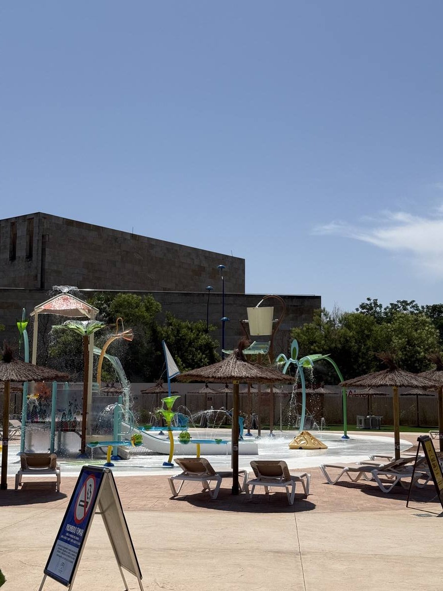 Diferentes zonas con lagunas y toboganes ayudan a suavizar las altas temperaturas de Sevilla