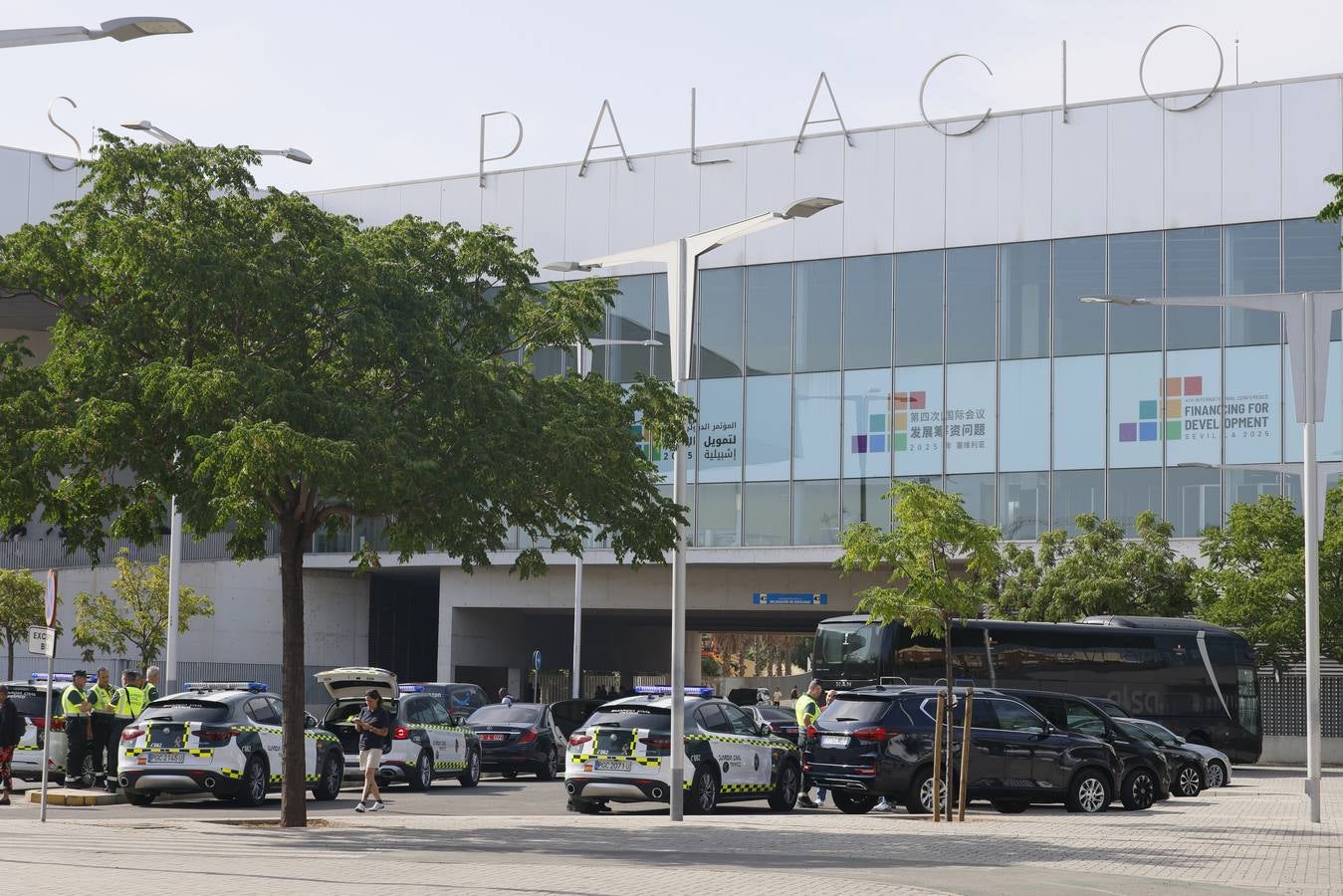 Miembros de la Policía Local y Nacional así como equipos de la Guardia Civil han tomado Sevilla para la Cumbre de la ONU