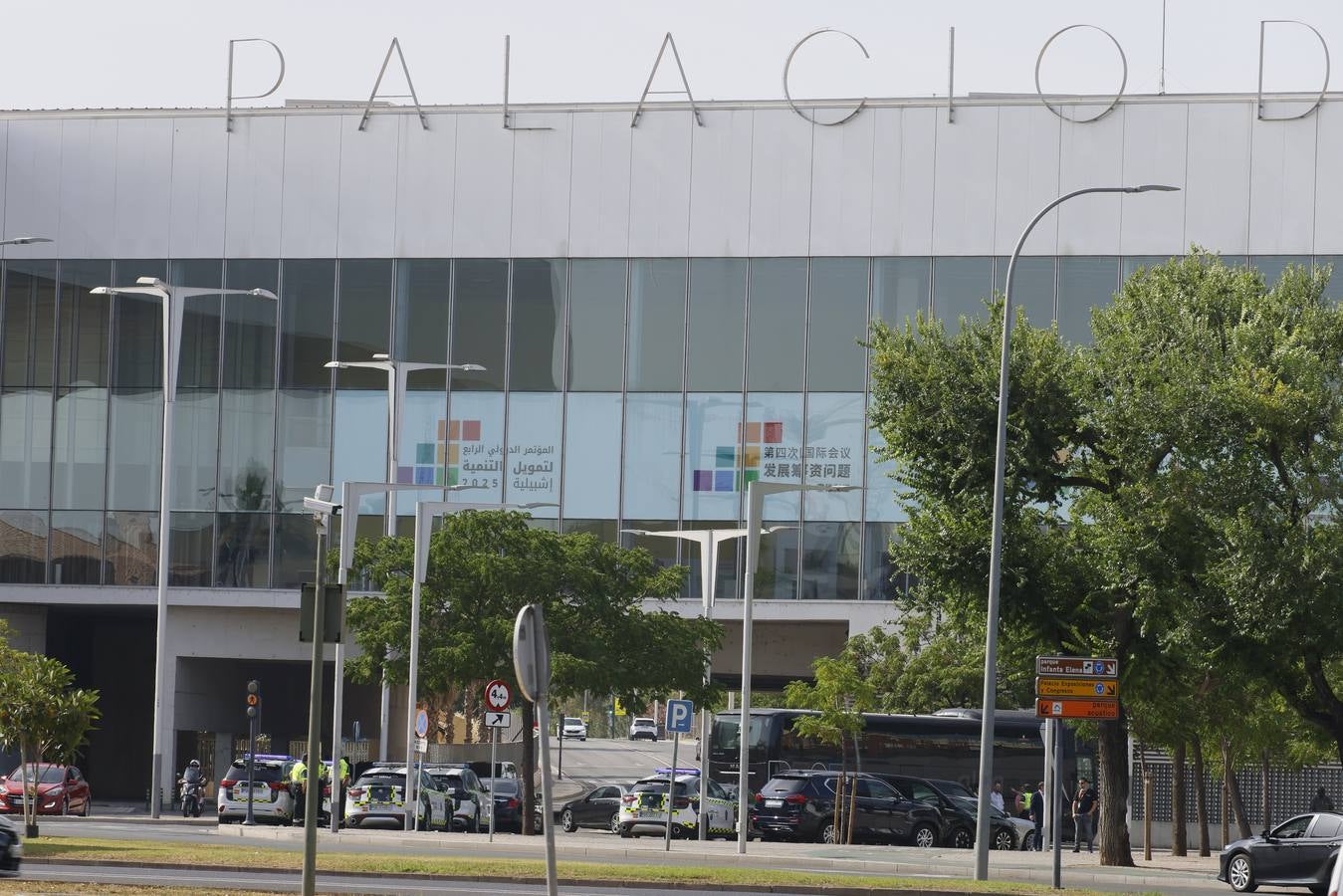 Miembros de la Policía Local y Nacional así como equipos de la Guardia Civil han tomado Sevilla para la Cumbre de la ONU