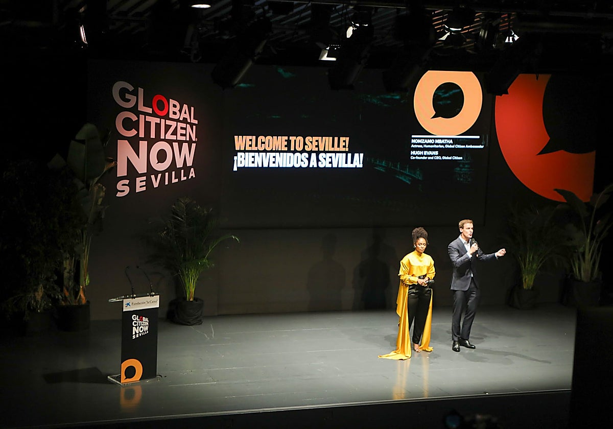 Nomzamo Mbatha y Hugh Evans, maestros de ceremonias del Global Citizen Now celebrado en Sevilla este domingo