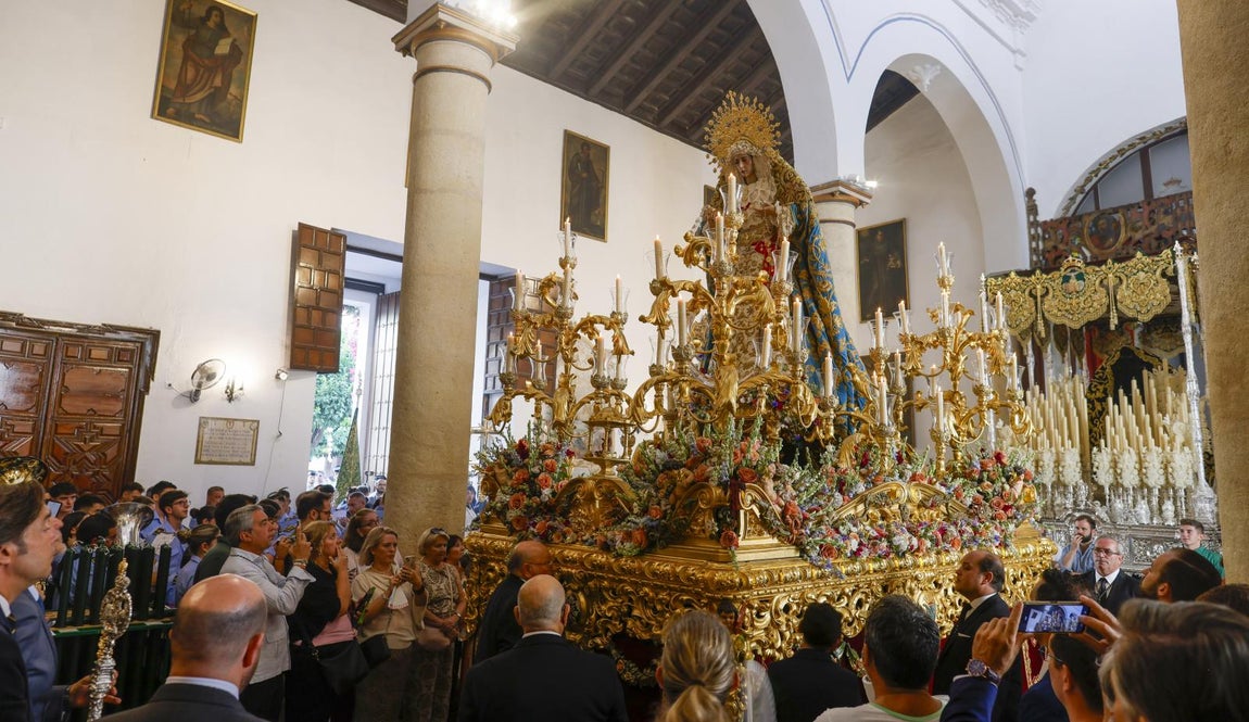El traslado de la Virgen del Rocío de la Redención a la iglesia del Salvador, en imágenes
