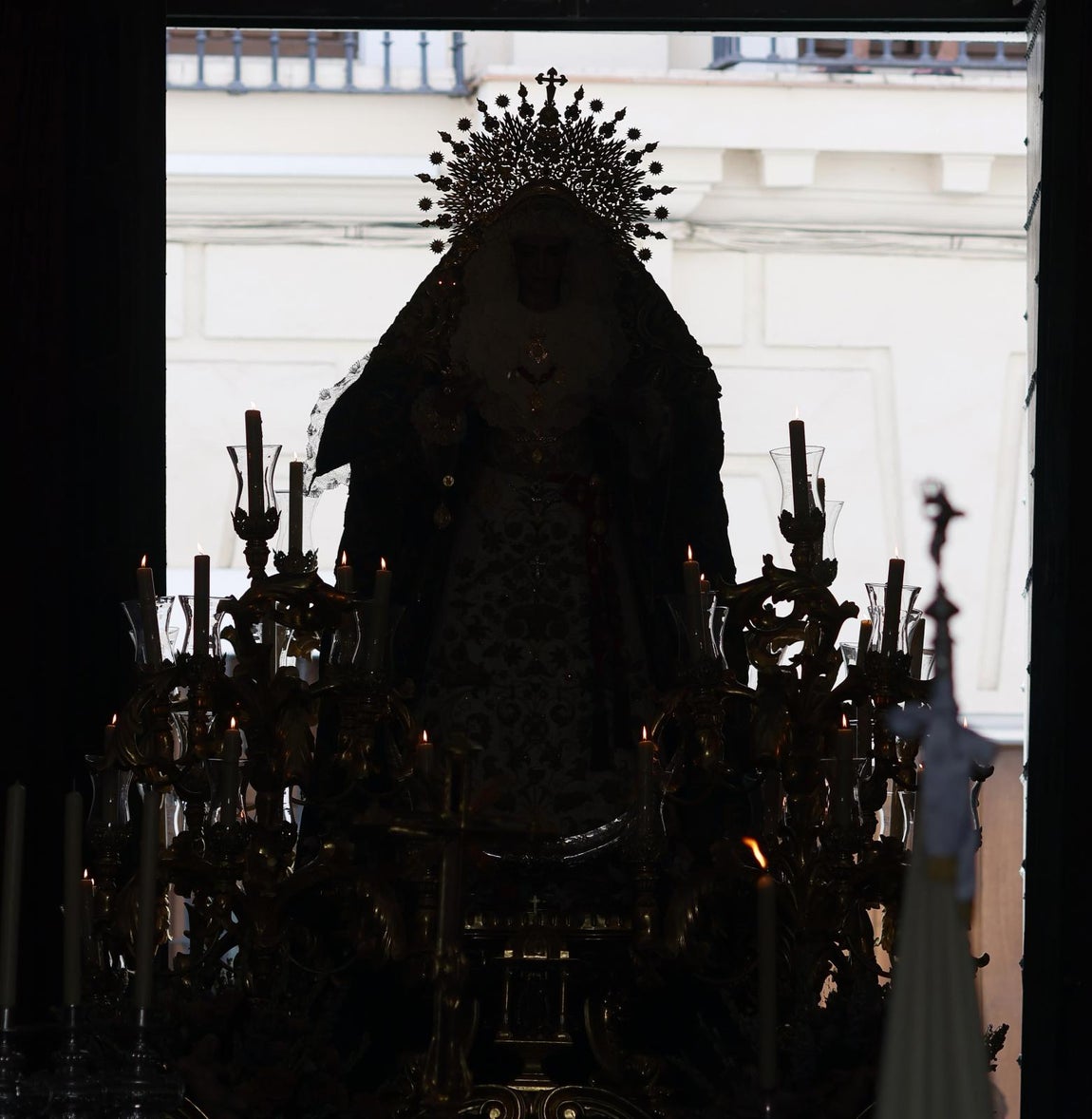 El traslado de la Virgen del Rocío de la Redención a la iglesia del Salvador, en imágenes