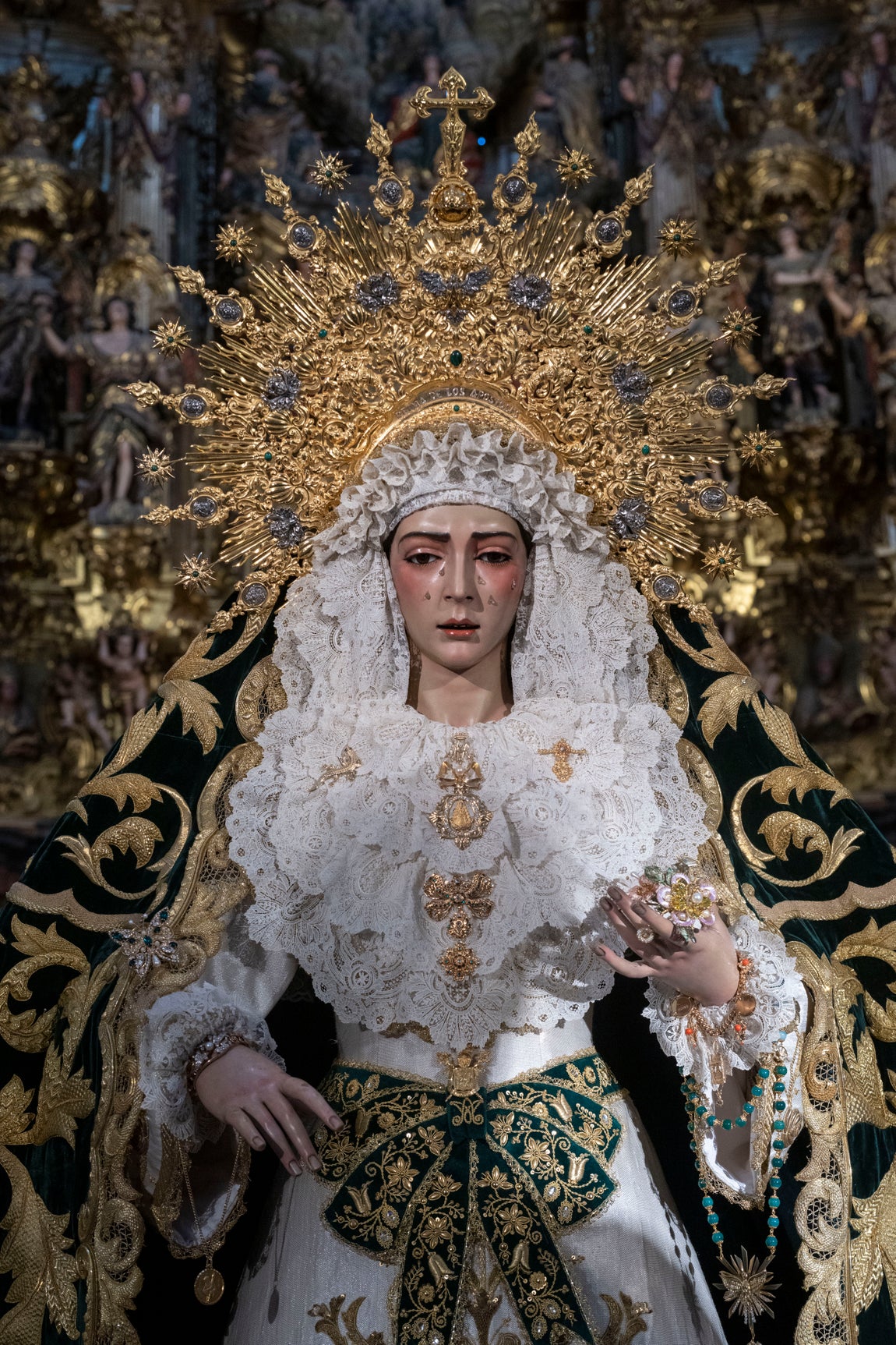 El besamanos extraordinario de la Virgen del Rocío