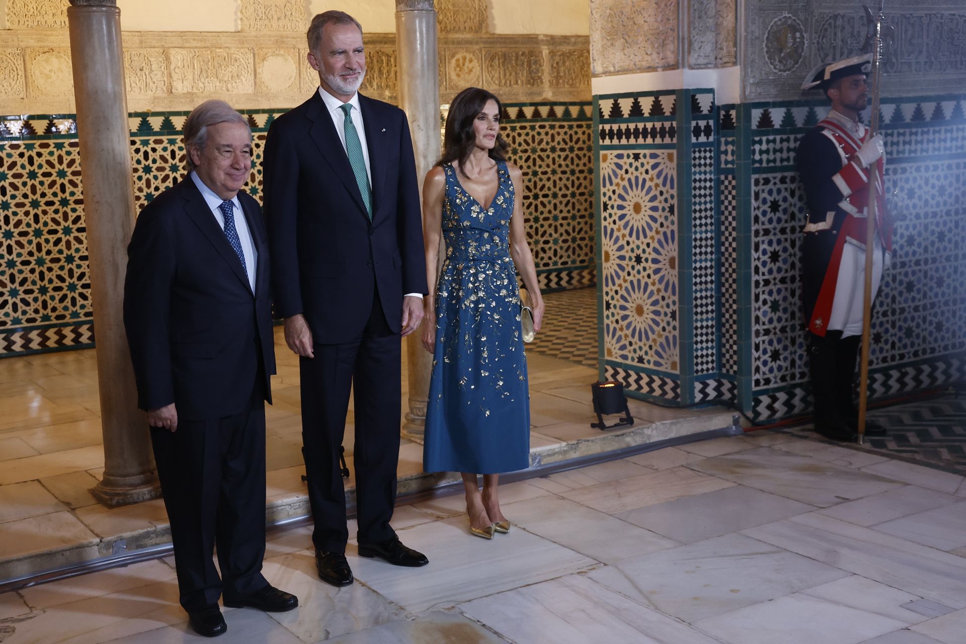 El rey Felipe VI (2i) y la reina Letizia reciben al secretario general de la ONU, Atónio Guterres