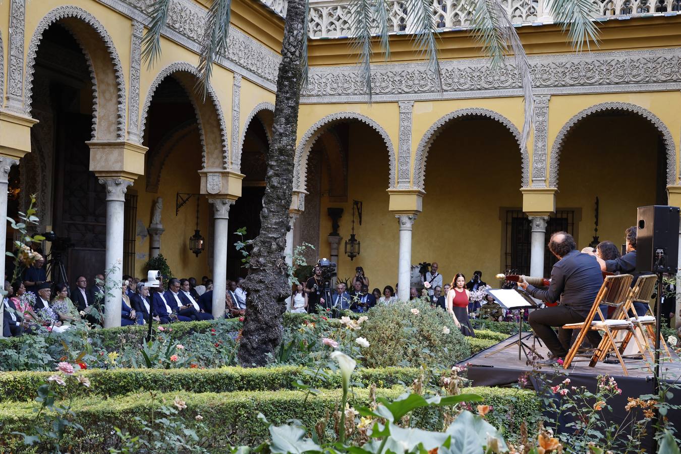 Llegada de los invitados a la cena oficial de los participantes en la cumbre en la Casa de las Dueñas de Sevilla