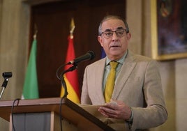 El rector de la US gastó 30.000 euros en alquiler de coches