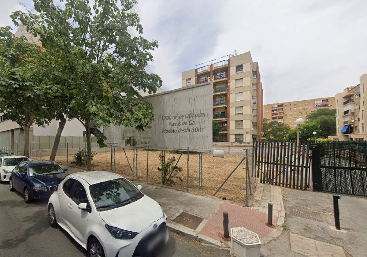 El solar está ubicado en el número 11 de la calle Genaro Parladé de Sevilla