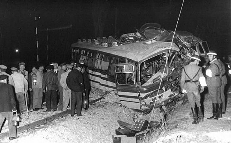 Imagen principal - Sesenta años del accidente de tren que enlutó Arahal y Morón