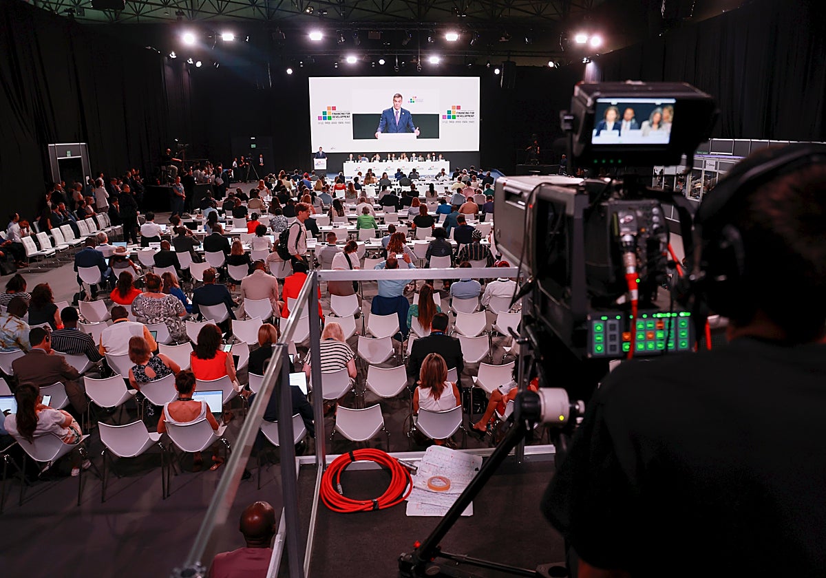 El presidente del Gobierno, Pedro Sánchez, participa en una mesa redonda en la Cumbre de la ONU