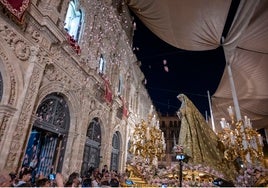 El traslado de la Virgen del Rocío a la Catedral, en imágenes