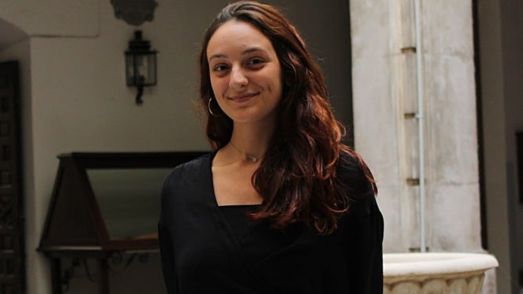 Elena Cabezas del Toro es una de las cantantes más jóvenes de este coro participativo