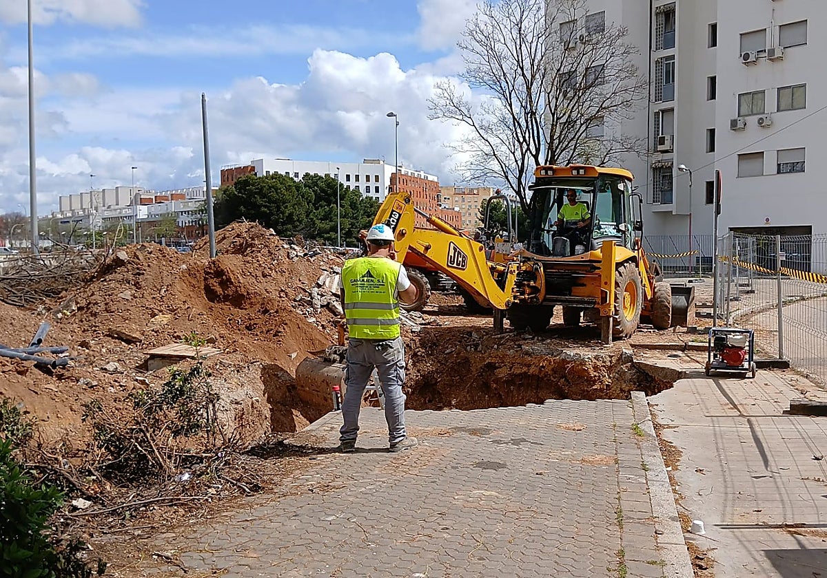 Obras del segundo tramo de la línea 3 del Metro de Sevilla junto a la Ronda Urbana Norte