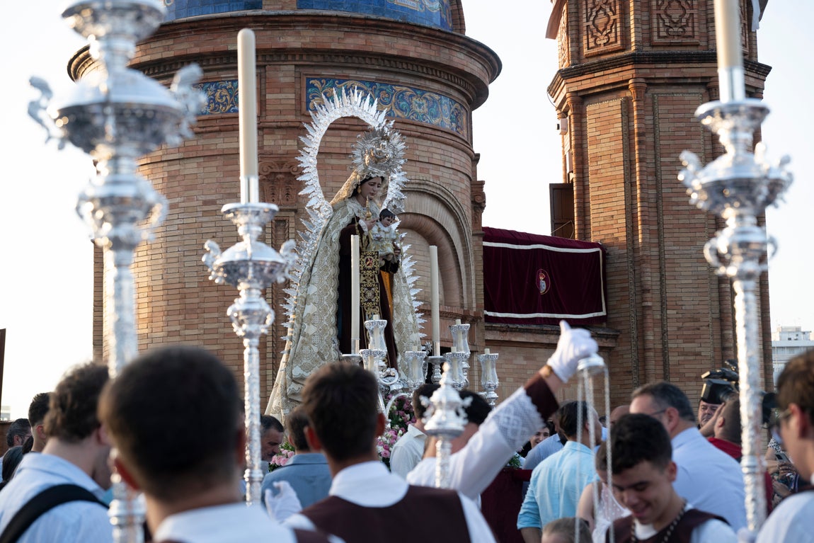 El traslado de la Virgen del Carmen del Puente de Triana a la parroquia de la O