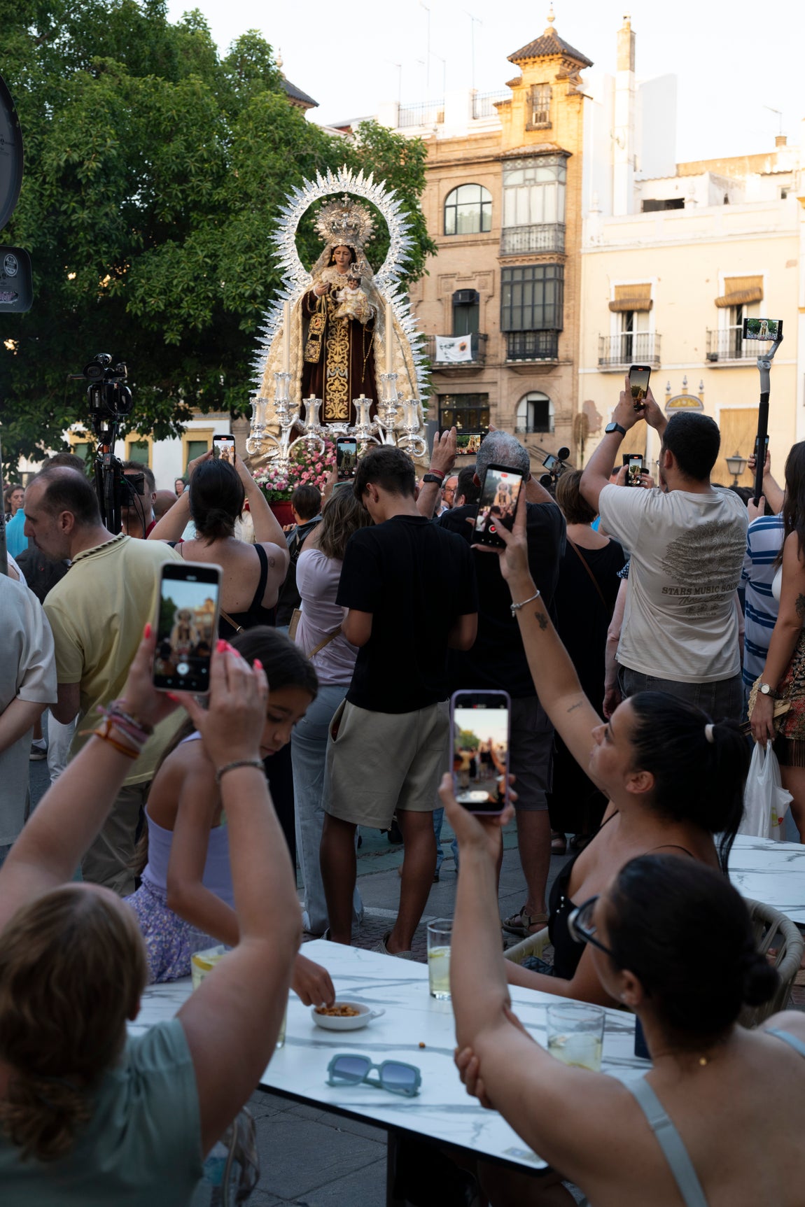 El traslado de la Virgen del Carmen del Puente de Triana a la parroquia de la O