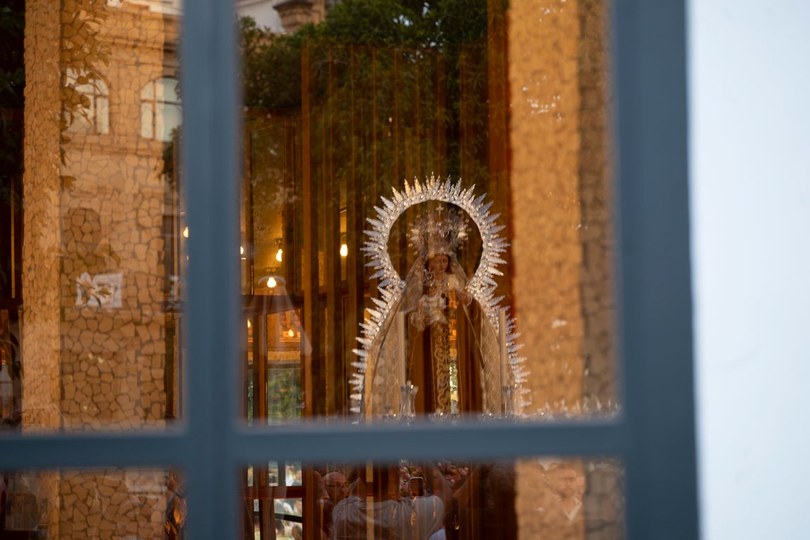 El traslado de la Virgen del Carmen del Puente de Triana a la parroquia de la O