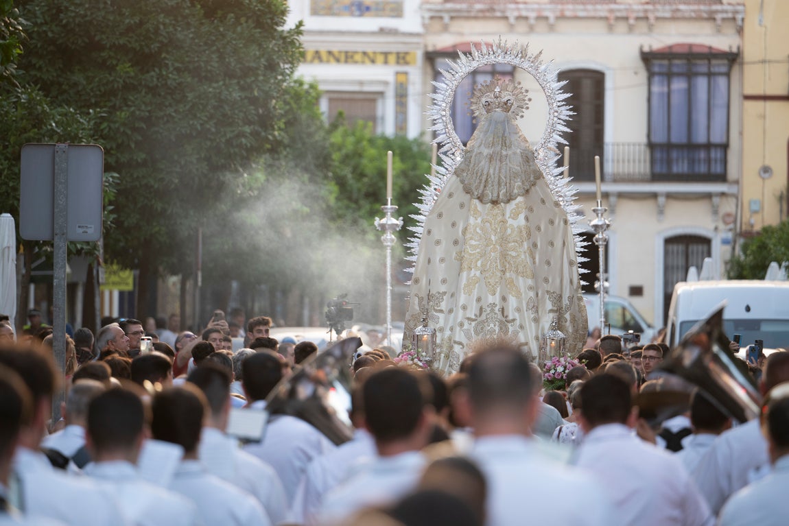 El traslado de la Virgen del Carmen del Puente de Triana a la parroquia de la O