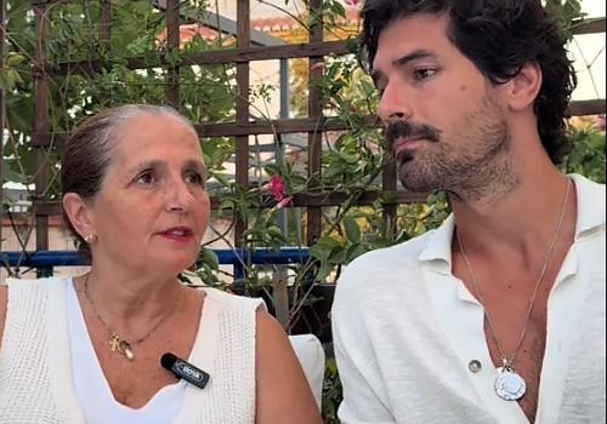 Pablo García y su madre en el vídeo de TikTok
