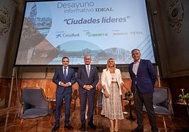 El alcalde de Sevilla pide en Granada una «mayor interlocución» con el Gobierno y denuncia la falta de financiación
