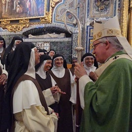 Las jerónimas de Santa Paula con el arzobispo de Sevilla, monseñor Saiz Meneses