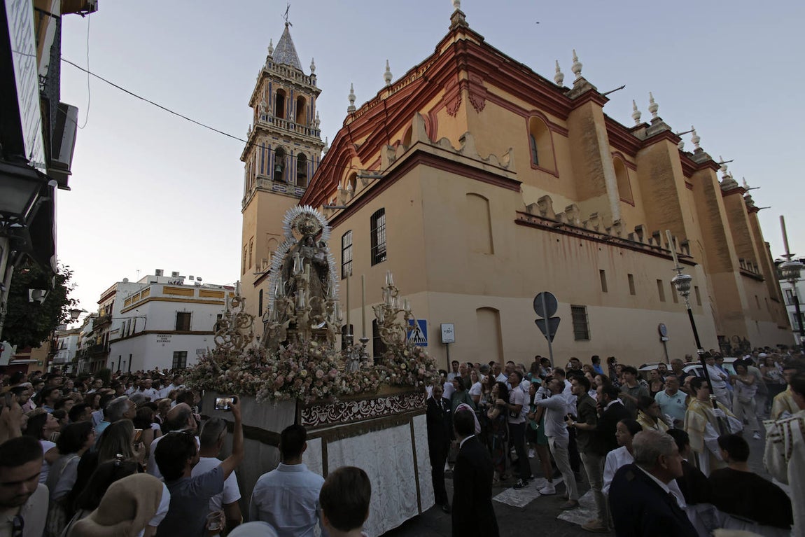 Procesión de la Virgen del Carmen por las calles de Triana