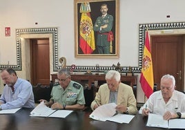 Las fundaciones Caja Rural y Azvi firman la beca Habecu de posgrado con la Guardia Civil
