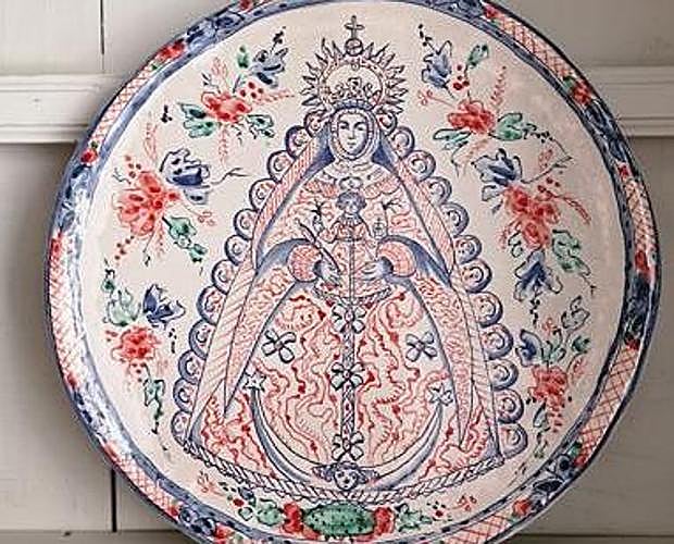 Plato de cerámica con la Virgen