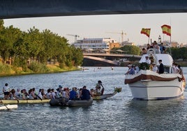 Imágenes de la procesión fluvial de la Virgen del Carmen de Calatrava en Sevilla