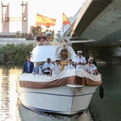 La Virgen del Carmen de Calatrava en el puente de la Barqueta