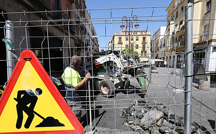 Imagen principal - Obras y alteración del tráfico en la Cuesta del Rosario