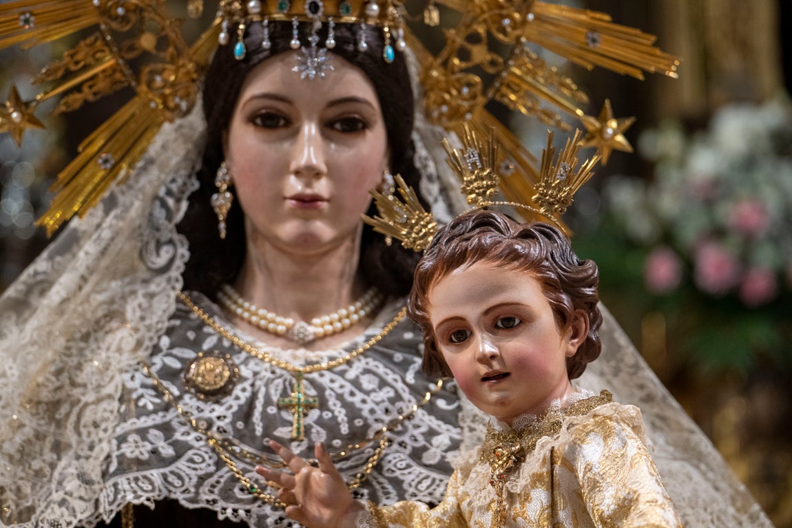 Las imágenes de los besamanos de la Virgen del Carmen en Sevilla