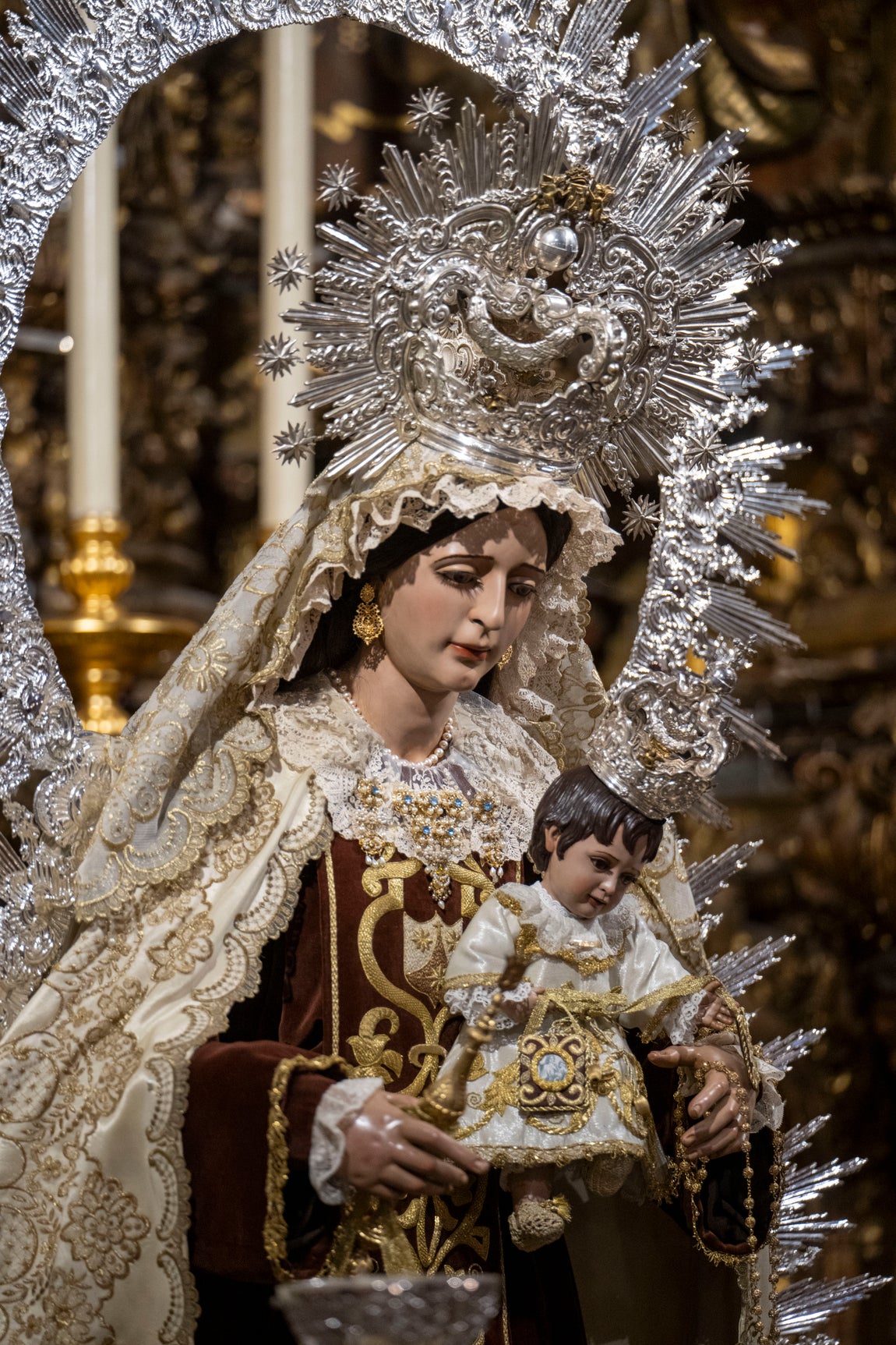 Las imágenes de los besamanos de la Virgen del Carmen en Sevilla