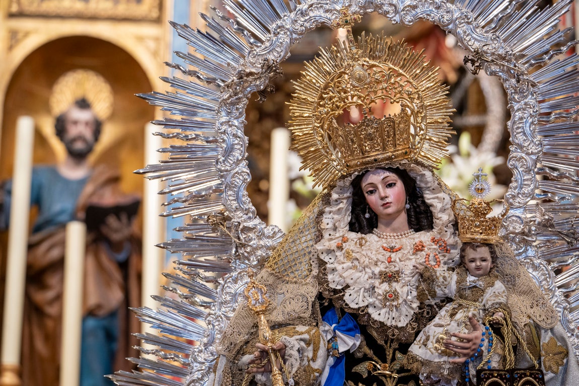 Las imágenes de los besamanos de la Virgen del Carmen en Sevilla