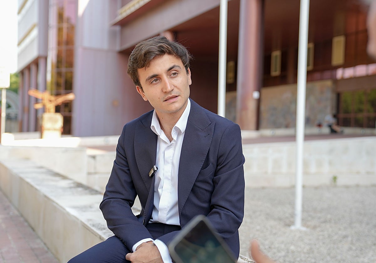 Jacob González Isa antes de recibir el Premio Extraordinario Fin de Carrera en la Escuela de Ingenieros de Sevilla