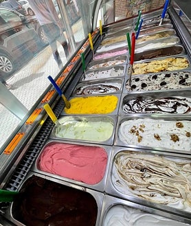 Imagen secundaria 2 - Esta es la heladería de Sevilla imprescindible, según National Geographic