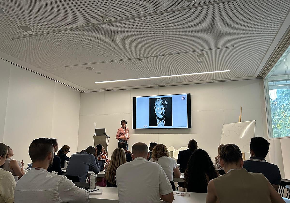 El doctor Tomás Toledo, durante la formación