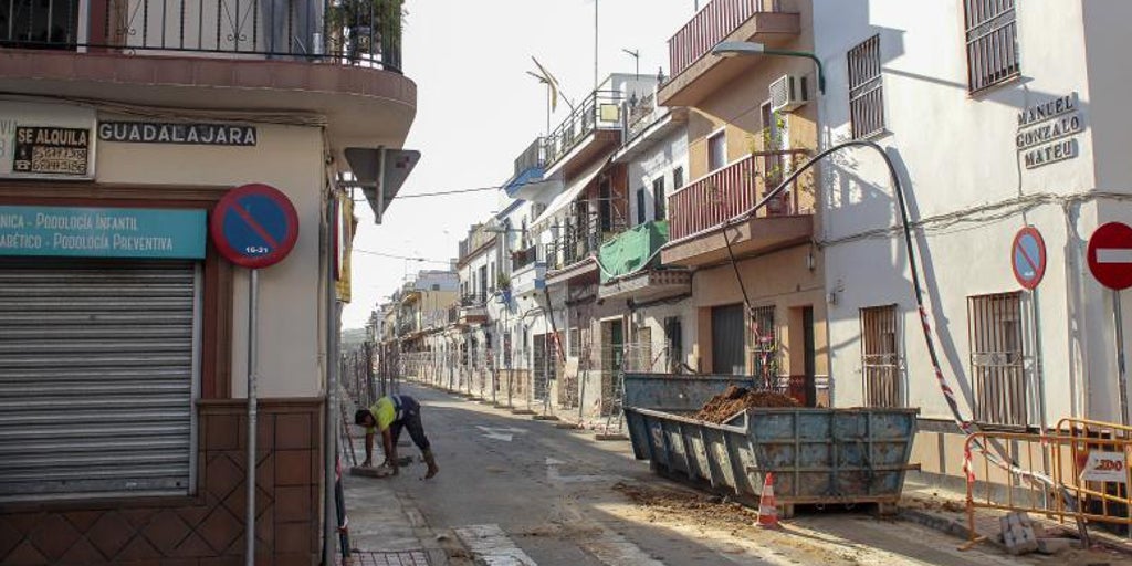 Emasesa licita la quinta fase de las obras de renovación de las redes del Palmete por dos millones de euros