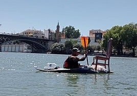 Lo que esconde el Guadalquivir: planchas, boyas de playa, bidones de aceite o bicicletas