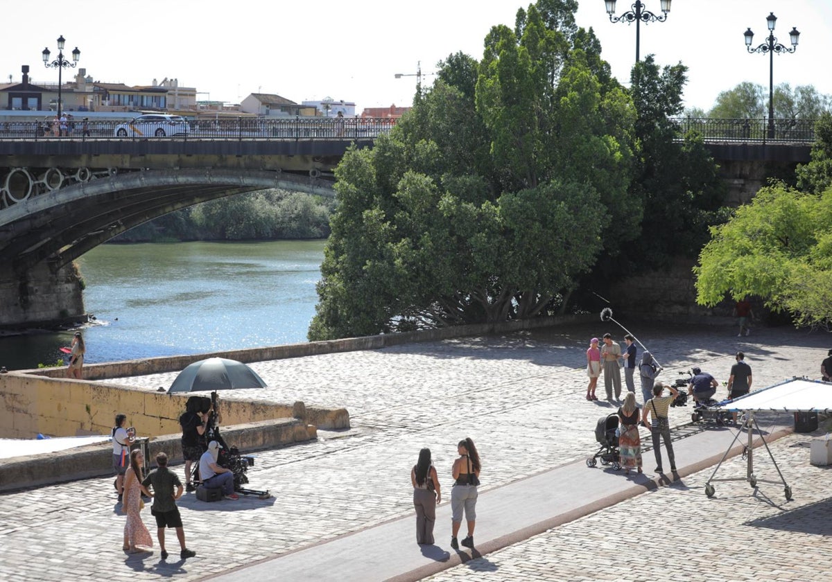 Rodaje de la serie 'Berlín' en el Muelle de la Sal