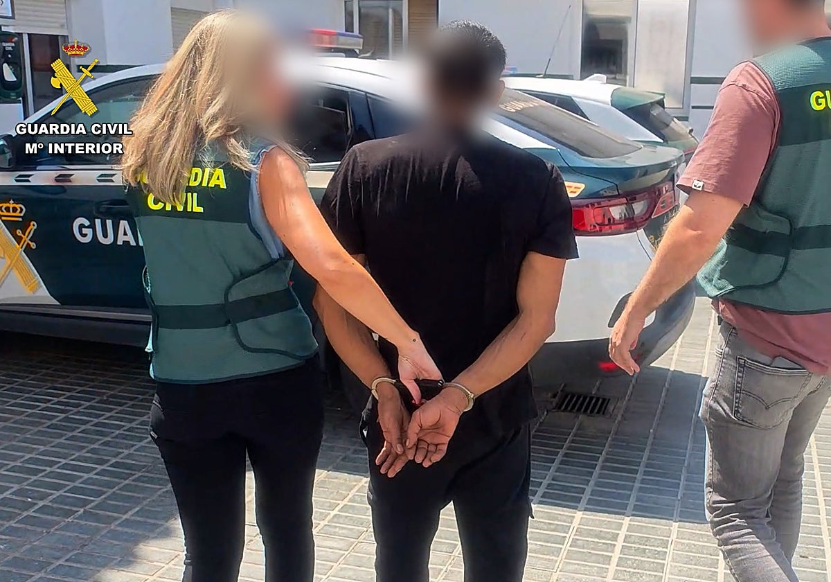 Detienen en Sevilla al autor de más de 30 delitos que embistió a un ...
