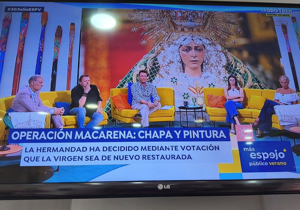 Rótulo de Espejo Público en el que se habla de «chapa y pintura» a la Macarena