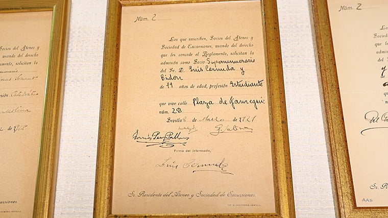 Documento de solicitud para el ingreso Luis Cernuda en el Ateneo en marzo de 1921. El poeta indicó que tenía 19 años, cuando en realidad tenía 18