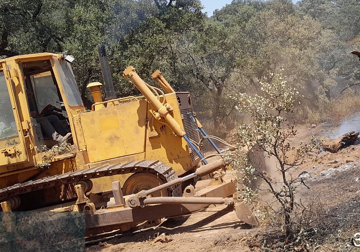 Imagen de archivo del plan Infoca sofocando un incendio