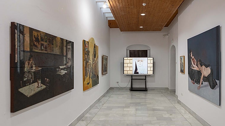 Una de las salas de la exposición de la pintora Virginia Saldaña inaugurada en Ayamonte