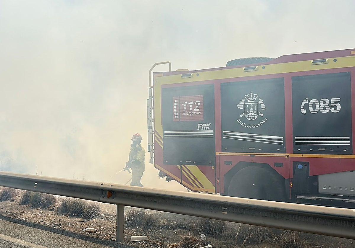Las altas temperaturas por la ola de calor dejan varios incendios en Sevilla el fin de semana