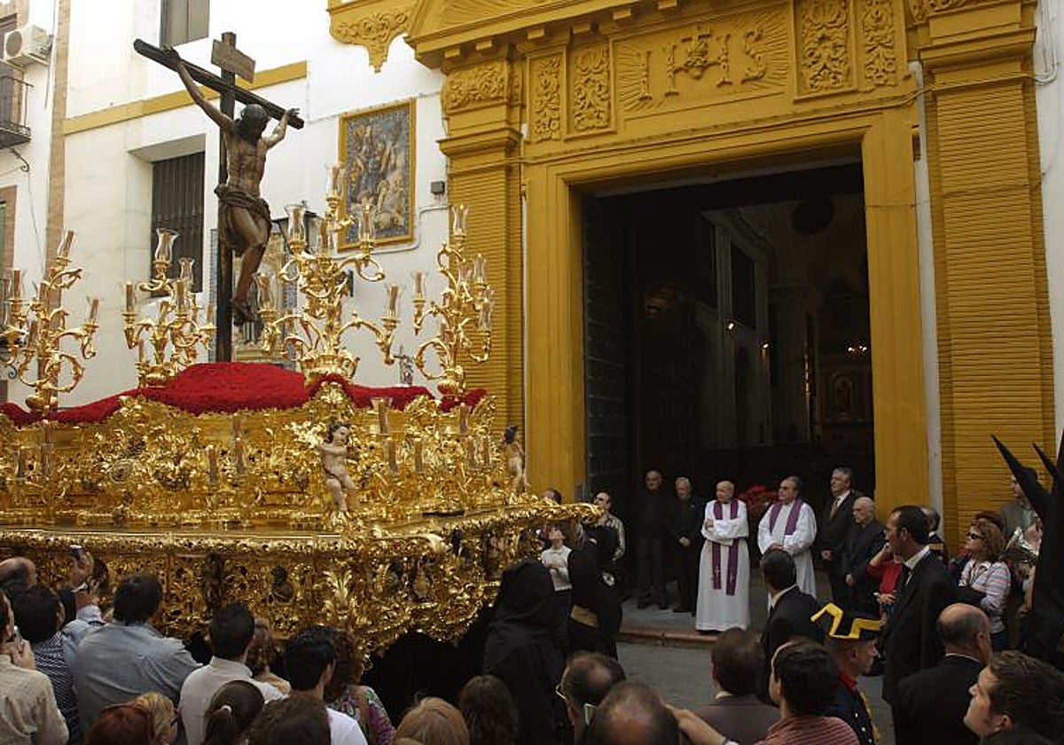 El Cristo de las Almas, ante la iglesia de los Jesuitas en 2005