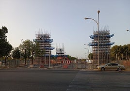 La calle de la portada de la Feria reabre al tráfico rodado este viernes 8 de agosto