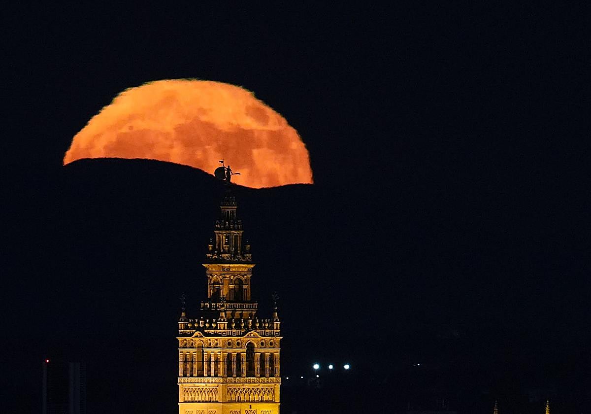 Una de las últimas superlunas