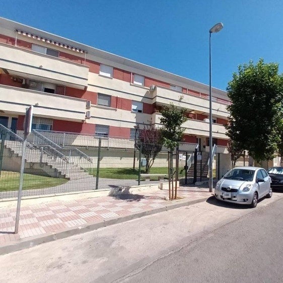 Imagen exterior donde está ubicado el piso que vende Caixabank